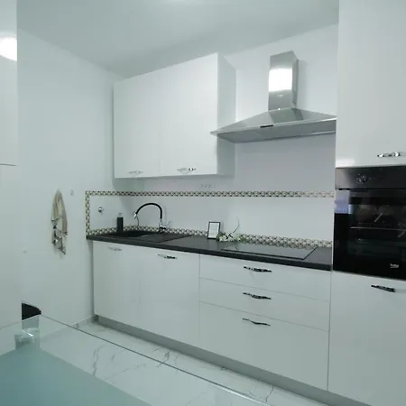 Dany Near The Sea With Three Bedrooms *